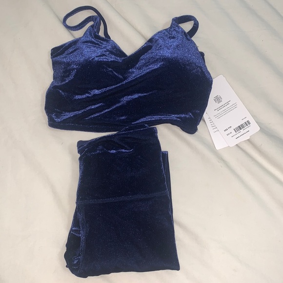 FULL SET Athleta NWT Velvet blue workout set - Picture 3 of 6